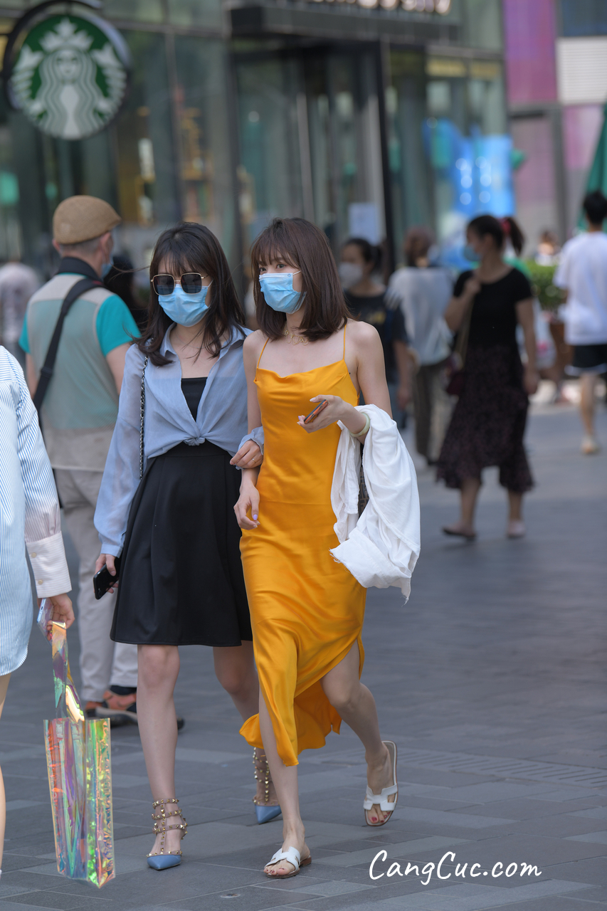 [精选街拍作品] No.3250 丝质吊带裙